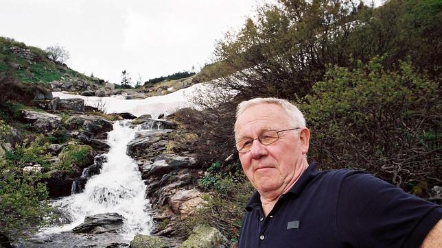 Armin im Riesengebirge, nahe der Elbequelle. Hier ist die Elbe nur ein kleiner Bach, bevor sie zum großen Fluss wird.