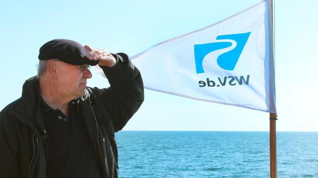 Armin Maiwald bei seiner Entdeckungsreise an der Ostsee