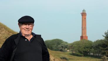 Armin vor dem Leuchtturm Norderney.