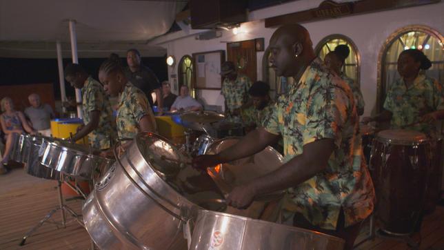 Steel Drum Band an Bord des Schiffes.