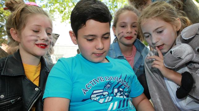 Wie gestalten Kinder Schule, wenn sie die Chance dazu bekommen? Das zeigen die Schüler*innen der Kölner Michael-Ende-Grundschule bei dem Experiment "Wir machen Schule!" und ihrem Programm für einen Schultag.