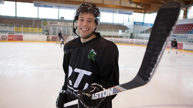 Checker Tobi Der Eis-Check 04.01.2014 Checker Tobi in einer Eishockey-Ausrüstung.