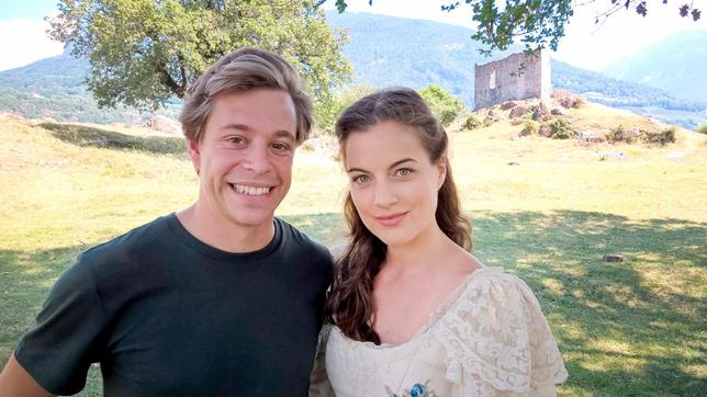 Checker Tobi und Schauspielerin Cleo von Adelsheim am Set von "Prinzessin Maleen" auf dem Schloss Moos in Südtirol. 