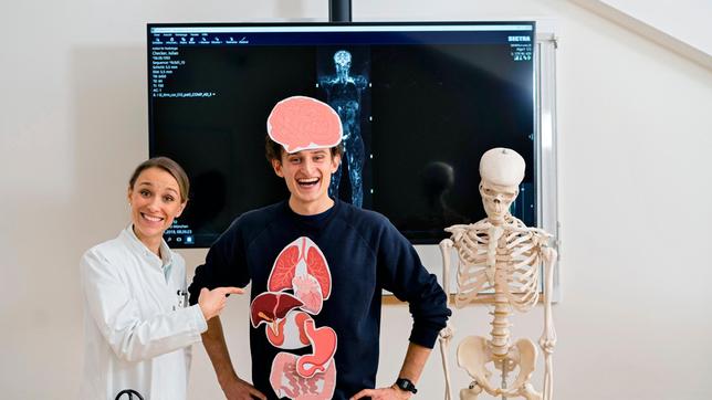 Im Klinikum Rechts der Isar in München trifft Julian Ärztin Anna. Weiteres Bildmaterial finden Sie unter www.br-foto.de.