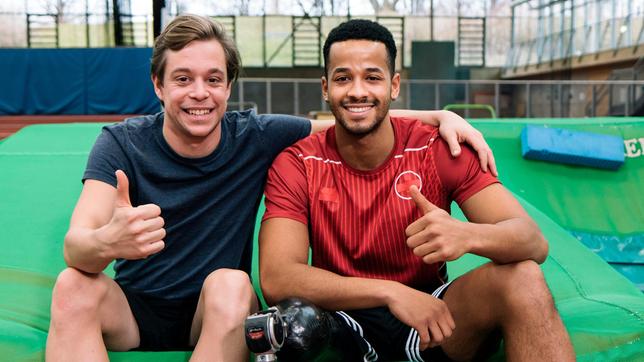 León ist super fit (rechts). Er hat sogar einmal bei den Paralympics teilgenommen im Sprint und Weitsprung.