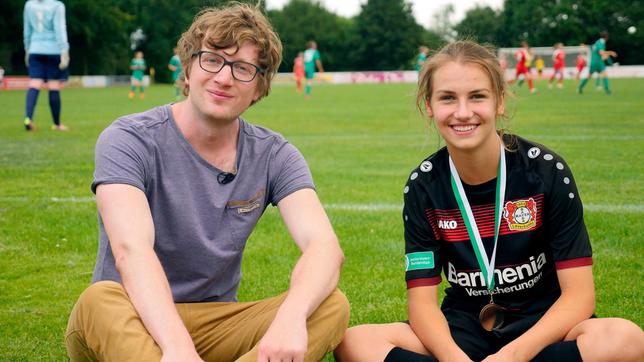 Robert mit Fußballerin Pauline