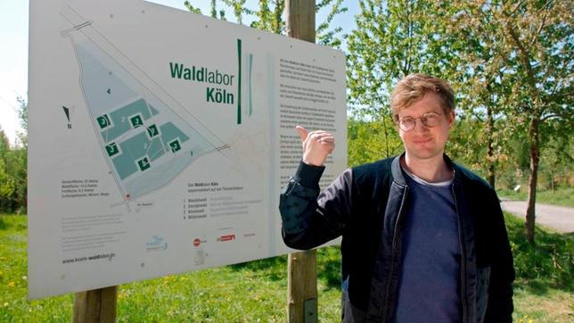 Wie sieht der Wald der Zukunft aus? Das guckt sich Robert im Waldlabor der Stadt Köln an.