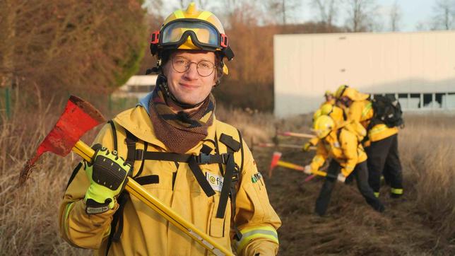 Robert in Feuerwehruniform