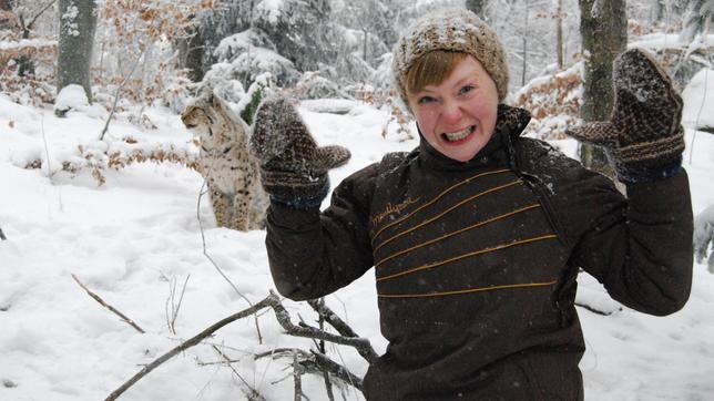 Paula und die wilden Tiere Der Luchs im Schnee Paula mit einem Luchs