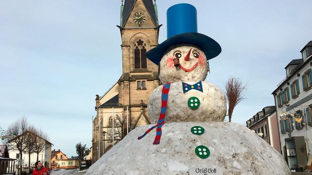 Der Schneemann in Bischofsgrün trägt den Titel „größter Schneemann Deutschlands“.