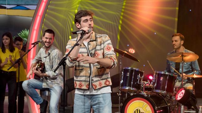 Alvaro Soler performt seinen aktuellen Hit "La Cintura" live im Tigerentenclub.