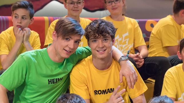 Die Lochis stürmen das Studio und mischen die Sendung gewaltig auf. Die Brüder erzählen, wie Social Media ihren Erfolg ermöglicht hat und wie sie ihren Fans auch außerhalb des Internets begegnen.