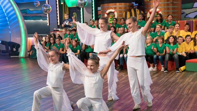 Melna, Milena, Johanna und Liv unterhalten mit ihrer Performance das Publikum