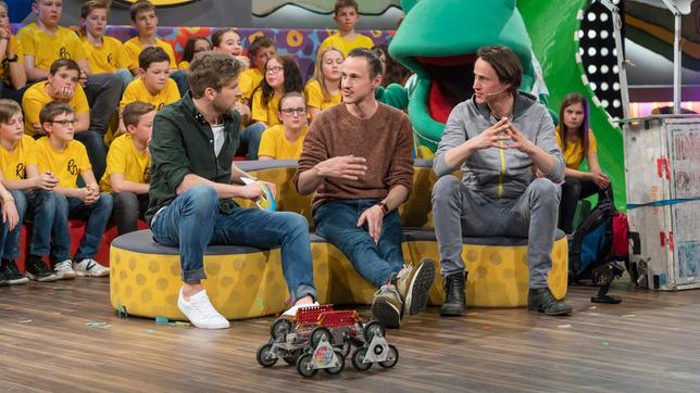 Bild: SWR/Alexander Kluge Moderator Johannes Zenglein zusammen mit den Studiogästen Paul und Hansen Hoepner.