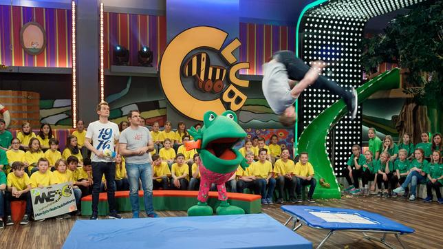 Bild: SWR/Sabine Stumpp V.l.n.r.: Malte Arkona, Oliver Schill und Rainhard Riede, Schulklassen: Max-Eyth-Realschule, Backnang (Tigerenten), Marianum Fulda, Fulda (Frösche)