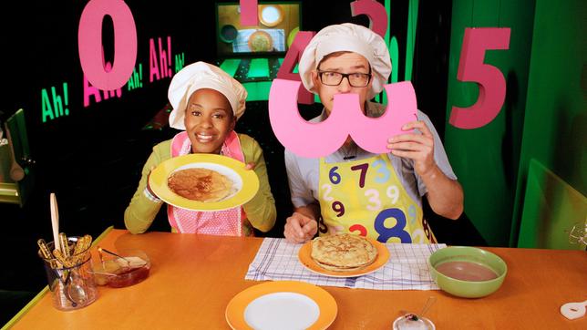 Shary und Ralph backen heute "Zahlenkuchen". Und weil dieser Kuchenteig aus nur vier Zutaten besteht, das Rezept ganz einfach zu merken ist und man dafür auch nur bis Fünf zählen muss, heißt er "Zahlenkuchen".