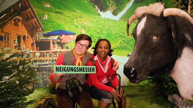 Shary und Ralph wollen heute hoch hinaus: Bei einer Bergwanderung verraten sie die Bauanleitung für ein Inklinometer und wie es die Höhe messen kann!