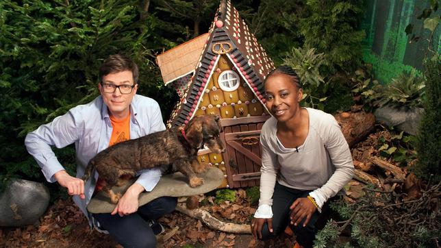 Shary und Ralph wurden im dichten Wald ausgesetzt. Dort treffen sie auf allerlei merkwürdige Gestalten und finden das berüchtigte Hexenhaus. Wer mag der Herr wohl von diesem Häuschen sein…? Auf ihrer Suche nach dem Heimweg finden Shary und Ralph Antworten auf diese magische Frage: Was ist ein Hexenschuss?