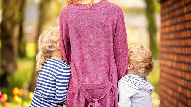 Frau mit zwei Kindern, Kindergrundsicherung,  Symbolbild