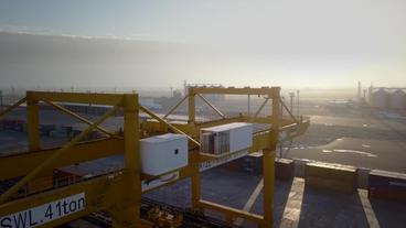 Containerkran an der Bahnverladung