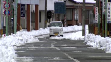 Ein Kleinbus auf einer Straße