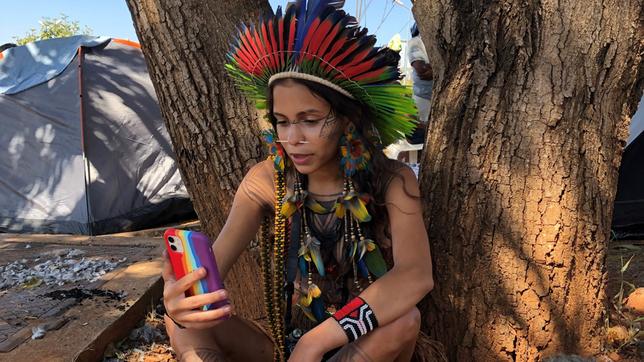 Brasilien: Alice Pataxo – eine der erfolgreichsten indigenen Influencerinnen im Land – sie kämpft für besseren Klimaschutz