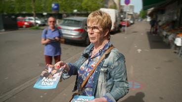 Yolande Houver ruft in Thionville ihre Mitbürger auf, Macron zu wählen.