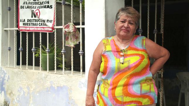 Guadalupe Caceres vor ihrem Haus