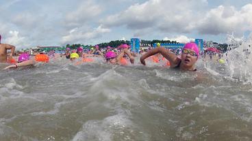 Schwimmer beim Schwimm-Marathon zwischen der Insel Kinmen und dem chinesischen Festland.