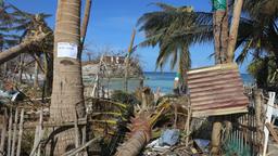 Ein Schild an Angelina Beach auf dem steht: "Wir haben geöffnet"