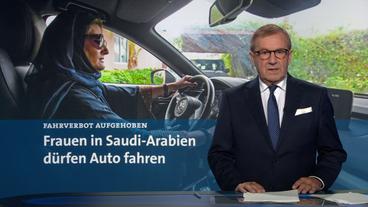 Nachrichtensprecher der Tagesschau im Studio