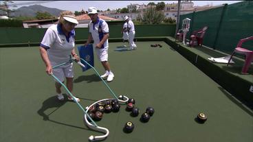 Spanien: Briten beim Bowl-Spiel in Spanien. Sie leben hier und fürchten sich vor den Folgen des Brexit