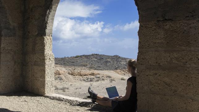 Frau mit Laptop 