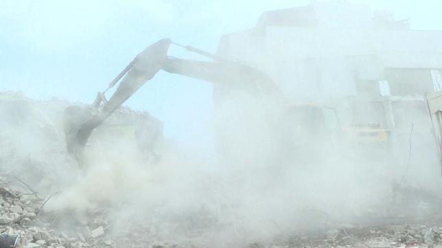 Bagger ist vor Staub kaum zu sehen