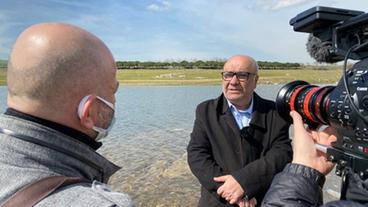 Umweltingenieur Meryem Kayan erklärt, dass weniger Wasser auch weniger Wasserqualität bedeutet