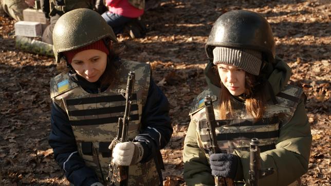 Ukraine: Frauen an der Front: Alltag im Winter 2023.