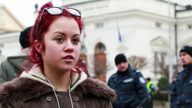 Junge Frau mit roten Haaren.