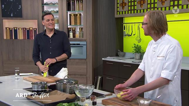 Moderator Holger Wienpahl und Koch Stephan Hentschel im ARD Buffet