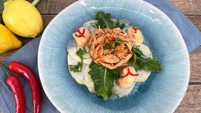 Pulled Chicken mit Kohlrabi und Paprika-Mayo-Sauce