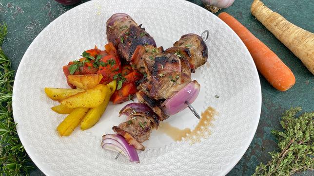 Schaschlik mit Röstgemüsesauce