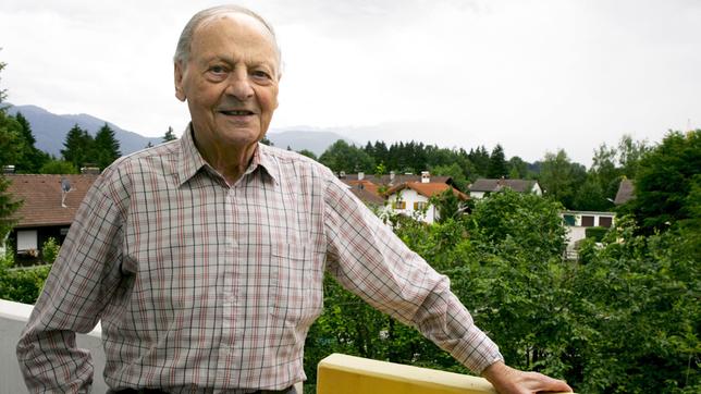 Bild: dpa/Matthias Schrader Elfmeterschießen im Fußball