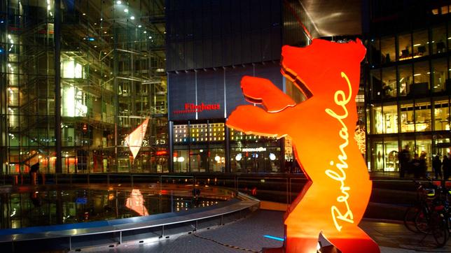 Der Berlinale-Bär im Sony-Center am Potsdamer Platz.