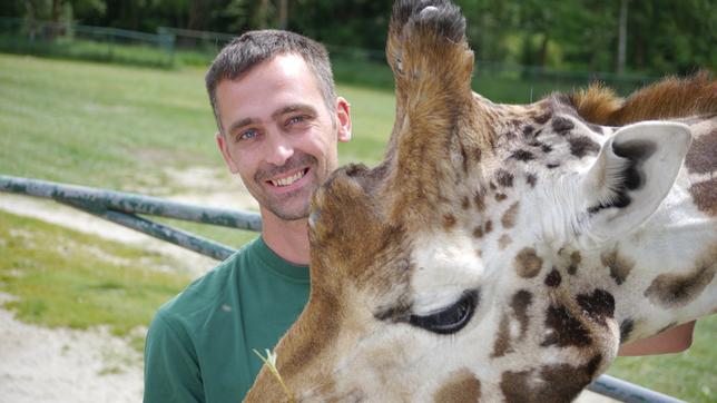 Christian Heberer mit Giraffe Jackie