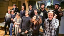 Mitglieder der Band Aid 30 im Studio