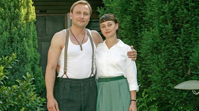 Max Riemelt und Mercedes Müller in der Serie "Bonn"