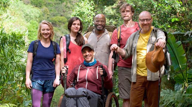 Von links nach rechts: Anna Maria Mühe (Anna), Caroline Hartig (Paula), Kostja Ullmann (Tom), Bongo Mbutuma (Joseph), Ulrich Friedrich Brandhoff (Simon) und Simon Schwarz (Joschka).