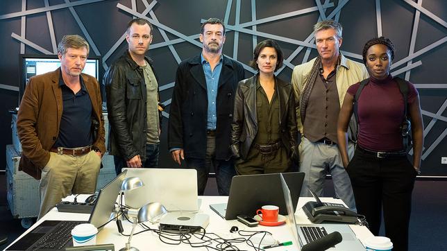 Das Team der deutsch-französischen Polizeieinheit, v.l.n.r. Jürgen Rauball (Christian Junker), Tino Loher (Bernhard Piesk), Steffen Herold (Thomas Sarbacher), Ségolène Combas (Noémie Kocher), Yves Kleber (Philippe Caroit) und Joanne Trudeau (Karmela Shako).