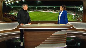 Esther Sedlaczek und Bastian Schweinsteiger bei der Analyse