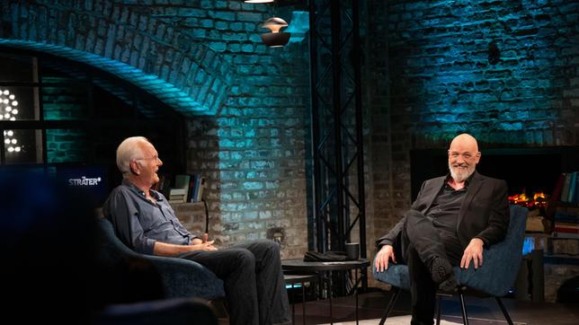 Bild: WDR/Melanie Grande Zu Gast bei Torsten Sträter: Harald Schmidt (l).