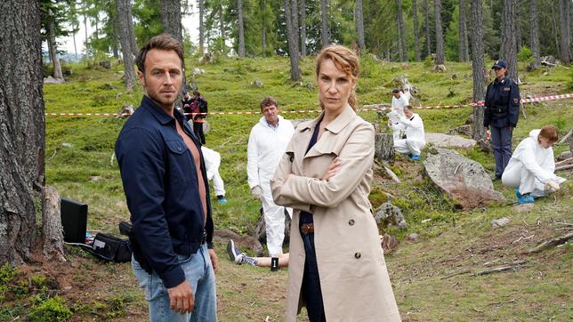 Bild: ARD Degeto/Hans Joachim Pfeiffer Jonas Kerschbaumer (Gabriel Raab, li.) und „Capo“ Sonja Schwarz (Chiara Schoras, re.) ermitteln gemeinsam.